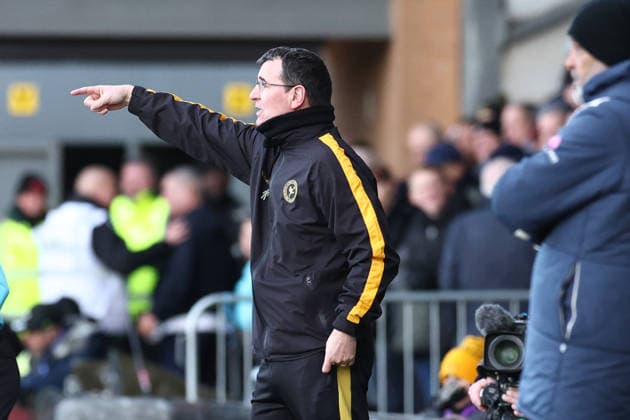 Burton Albion v West Ham United, FA Cup Burton Albion Head Coach Gary Bowyer shouts his instructions during the FA Cup match between Burton Albion and West Ham United at the Pirelli Stadium, Burton upon Trent, UK on 14 February 2026. Burton upon Trent Pirelli Stadium Staffordshire UK Editorial use only DataCo restrictions apply See www.football-dataco.com , Copyright: xJohnxMallettx PSI-23741-0073