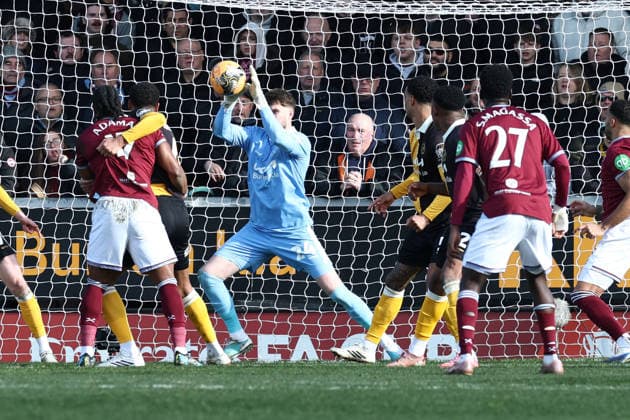 Burton Albion v West Ham United, FA Cup Burton Albion goalkeeper Brad Collins (on loan from Coventry City) (24) saves a header from West Ham United forward Adama Traore (17) during the FA Cup match between Burton Albion and West Ham United at the Pirelli Stadium, Burton upon Trent, UK on 14 February 2026. Burton upon Trent Pirelli Stadium Staffordshire UK Editorial use only DataCo restrictions apply See www.football-dataco.com , Copyright: xJohnxMallettx PSI-23741-0075