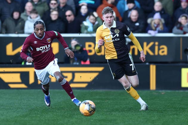 Burton Albion v West Ham United, FA Cup Burton Albion midfielder JJ McKiernan (on loan from Lincoln City) (7) breaks clear during the FA Cup match between Burton Albion and West Ham United at the Pirelli Stadium, Burton upon Trent, UK on 14 February 2026. Burton upon Trent Pirelli Stadium Staffordshire UK Editorial use only DataCo restrictions apply See www.football-dataco.com , Copyright: xJohnxMallettx PSI-23741-0078