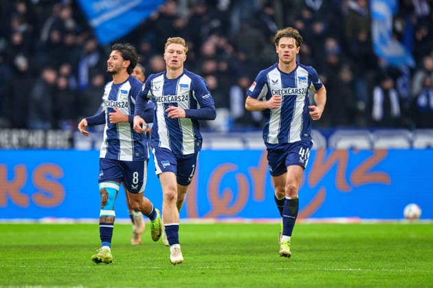 Julian Eitschberger (Hertha BSC, 02), Tor zum 2:3, GER, Hertha BSC vs. ,Hannover 96, 2. Bundesliga, Saison 2025 2026, 22. Spieltag, 14.02.2026 (DFL REGULATIONS PROHIBIT ANY USE OF PHOTOGRAPHS AS IMAGE SEQUENCES AND OR QUASI - VIDEO). GER, Hertha BSC vs. ,Hannover 96, 2. Bundesliga, Saison 2025 2026, 22. Spieltag, 14.02.2026 Berlin