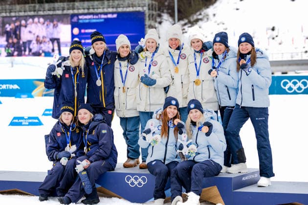 OLYMPICS - Winter Olympic Games, Olympische Spiele, Olympia, OS Milano Cortina 2026 TESERO,ITALY,14.FEB.26 - OLYMPICS, NORDIC SKIING, CROSS COUNTRY SKIING - Winter Olympic Games Milano Cortina 2026, 4X7.5km relay, women, medal ceremony. Image shows Linn Svahn, Ebba Andersson, Frida Karlsson, Jonna Sundling (SWE), Kristin Austgulen Fosnaes, Astrid Oeyre Slind, Karoline Simpson-Larsen and Heidi Weng (NOR) and Johanna Matintalo, Kerttu Niskanen, Vilma Ryytty and Jasmi Joensuu (FIN).  GEPAxpictures xMatthiasxTrinkl