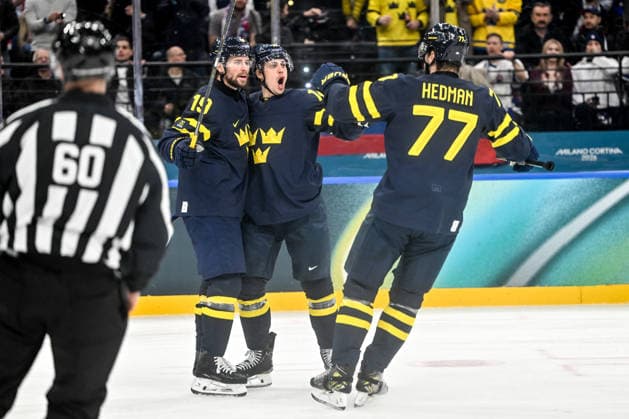 14 02 2026, Milano, Santa Giulia Ice hockey, Eishockey Arena, Winter Olympics: Sweden - Slovakia (Ice Hockey), Adrian Kempe of Sweden, Joel Eriksson Ek of Sweden and Victor Hedman of Sweden celebrate a goal Milano Santa Giulia Ice Hockey Arena Lombardy Italy *** 14 02 2026, Milano, Santa Giulia Ice Hockey Arena, Winter Olympics Sweden Slovakia Ice Hockey , Adrian Kempe of Sweden, Joel Eriksson Ek of Sweden and Victor Hedman of Sweden celebrate a goal Milano Santa Giulia Ice Hockey Arena Lombardy Italy Copyright: xJustPictures.ch AndreaxBrancax jp-en-AnBr-AB-AAB_738714022026