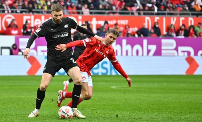 14.02.2026 - Fussball - Saison 2025 2026 - 2. Fussball - Bundesliga - 22. Spieltag: 1. FC Kaiserslautern FCK ( Rote Teufel ) - SpVgg Greuther Fürth SGF ( Kleeblatt ) - Sportfoto Zink - xwoxzix - DFL regulations prohibit any use of photographs as image sequences and or quasi-video - only for editorial use - Doni Edon Arifi (28, SpVgg Greuther Fürth ) Naatan Skyttä (15, 1. FC Kaiserslautern FCK )
