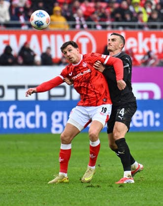 14.02.2026 - Fussball - Saison 2025 2026 - 2. Fussball - Bundesliga - 22. Spieltag: 1. FC Kaiserslautern FCK ( Rote Teufel ) - SpVgg Greuther Fürth SGF ( Kleeblatt ) - Sportfoto Zink - xwoxzix - DFL regulations prohibit any use of photographs as image sequences and or quasi-video - only for editorial use - Daniel Hanslik (19, 1. FC Kaiserslautern FCK ) Philipp Ziereis (4, SpVgg Greuther Fürth )