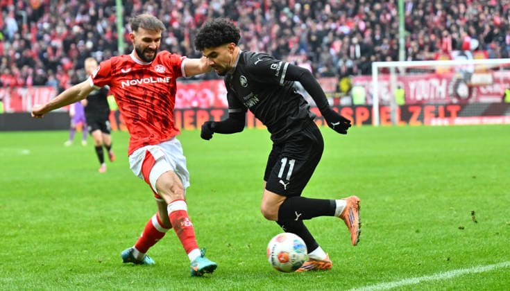 14.02.2026 - Fussball - Saison 2025 2026 - 2. Fussball - Bundesliga - 22. Spieltag: 1. FC Kaiserslautern FCK ( Rote Teufel ) - SpVgg Greuther Fürth SGF ( Kleeblatt ) - Sportfoto Zink - xwoxzix - DFL regulations prohibit any use of photographs as image sequences and or quasi-video - only for editorial use - Simon Asta (2, 1. FC Kaiserslautern FCK ) Aiman Dardari (11, SpVgg Greuther Fürth )