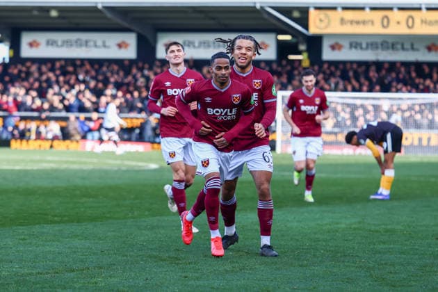 Burton Albion v West Ham United, FA Cup GOAL 0-1 West Ham United forward Crysencio Summerville (7) celebrates scoring during the FA Cup match between Burton Albion and West Ham United at the Pirelli Stadium, Burton upon Trent, UK on 14 February 2026. Burton upon Trent Pirelli Stadium Staffordshire UK Editorial use only DataCo restrictions apply See www.football-dataco.com , Copyright: xJohnxMallettx PSI-23741-0086