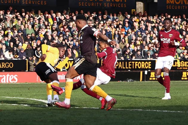 Burton Albion v West Ham United, FA Cup GOAL 0-1 West Ham United forward Crysencio Summerville (7) scores during the FA Cup match between Burton Albion and West Ham United at the Pirelli Stadium, Burton upon Trent, UK on 14 February 2026. Burton upon Trent Pirelli Stadium Staffordshire UK Editorial use only DataCo restrictions apply See www.football-dataco.com , Copyright: xJohnxMallettx PSI-23741-0087