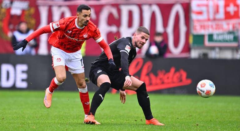 14.02.2026 - Fussball - Saison 2025 2026 - 2. Fussball - Bundesliga - 22. Spieltag: 1. FC Kaiserslautern FCK ( Rote Teufel ) - SpVgg Greuther Fürth SGF ( Kleeblatt ) - Sportfoto Zink - xwoxzix - DFL regulations prohibit any use of photographs as image sequences and or quasi-video - only for editorial use - Kenny Prince Redondo (11, 1. FC Kaiserslautern FCK ) Jan Elvedi (15, SpVgg Greuther Fürth )