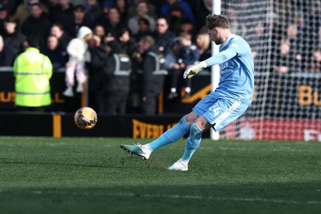 Burton Albion v West Ham United, FA Cup Burton Albion goalkeeper Brad Collins (on loan from Coventry City) (24) clears upfield during the FA Cup match between Burton Albion and West Ham United at the Pirelli Stadium, Burton upon Trent, UK on 14 February 2026. Burton upon Trent Pirelli Stadium Staffordshire UK Editorial use only DataCo restrictions apply See www.football-dataco.com , Copyright: xJohnxMallettx PSI-23741-0095