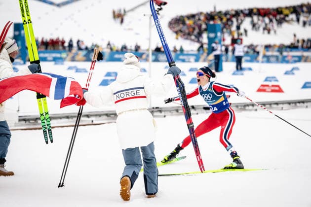 Heidi Weng ( Norwegen ) celebrates the victory competes in the Womens 4 x 7.5 km Relay cross-country skiing event at the Olympic Winter games, Winterspiele,Spiele, Summer games Milano Cortina 2026 at the Tesero Cross-Country Skiing Stadium, Tesero, Italy, on February 14, 2026 in Aktion beim 4 x 7,5 km Staffelrennen der Frauen im Skilanglauf bei den Olympischen Winterspielen Milano Cortina 2026 im Tesero Cross-Country Skiing Stadium, Tesero, Italien, am 14. Februar 2026. *** Heidi Weng Norway celebrates the victory competes in the Womens 4 x 7 5 km Relay cross country skiing event at the Olympic Winter Games Milano Cortina 2026 at the Tesero Cross Country Skiing Stadium, Tesero, Italy, on February 14, 2026 in action during the Womens 4 x 7.5 km Relay cross country skiing event at the Olympic Winter Games Milano Cortina 2026 at the Tesero Cross Country Skiing Stadium, Tesero, Italy, on February 14, 2026 Copyright: HMBxMedia MarcxNiemeyer