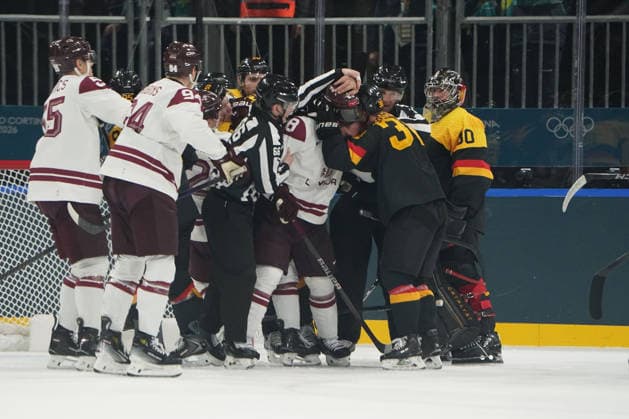 Milano Cortina, 2026 , Winter Olympic Games, Olympische Spiele, Olympia, OS Olympische Winter-Olympische spiele 2026 , Icehockey, Eishockey Männer, Men s Preliminary Round, Vorrunde, Deutschland vs Lettland Germany vs Latvia Hockey Arena Milano Mailand Auseinandersetzung , Ranggeln Photocopyright Gladys Chai von der Laage *** Milano Cortina, 2026 , Winter Olympic Games, Winter Olympic Games 2026 , Ice Hockey, Ice Hockey Men, Men s Preliminary Round, Preliminary Round, Germany vs Latvia Germany vs Latvia Hockey Arena Milano Milan clash , Ranggeln Photocopyright Gladys Chai von der Laage