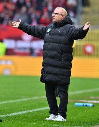 14.02.2026 - Fussball - Saison 2025 2026 - 2. Fussball - Bundesliga - 22. Spieltag: 1. FC Kaiserslautern FCK ( Rote Teufel ) - SpVgg Greuther Fürth SGF ( Kleeblatt ) - Sportfoto Zink - xwoxzix - DFL regulations prohibit any use of photographs as image sequences and or quasi-video - only for editorial use - Heiko Vogel ( Trainer SpVgg Greuther Fürth ) gestikuliert Geste