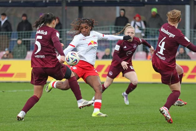 Google Pixel Frauen-Bundesliga, RB Leipzig - 1. FC Nürnberg; 14.02.2026 Delice Boboy (17, RB Leipzig) holt zum Schuss aus. Fußball, Google Pixel Frauen-Bundesliga, Saison 2025 2026, 18. Spieltag: RB Leipzig vs. 1. FC Nürnberg am 14.02.2026, Trainingszentrum Cottaweg, Leipzig. DFB REGULATIONS PROHIBIT ANY USE OF PHOTOGRAPHS AS IMAGE SEQUENCES AND OR QUASI-VIDEO. Copyright: xBEAUTIFULxSPORTS JanxKaeferx
