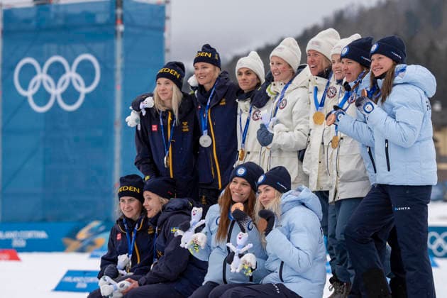 Cross-Country Skiing - Milano Cortina 2026 Winter Olympics: Day 8 Silver medallists Sweden s Jonna Sundling, Sweden s Frida Karlsson, Sweden s Ebba Andersson and Sweden s Linn Svahn, gold medallists Norway s Heidi Weng, Norway s Karoline Simpson-Larsen, Norway s Astrid Oeyre Slind and Norway s Kristin Austgulen Fosnaes, and Bronze medallists Finland s Jasmi Joensuu, Finland s Vilma Ryytty, Finland s Kerttu Niskanen and Finland s Johanna Matintalo celebrate on the podium for the cross-country women s 4 x 7,5km relay event of the Milano Cortina 2026 Winter Olympic Games, Olympische Spiele, Olympia, OS at Tesero Cross-Country Skiing Stadium in Lago di Tesero (Val di Fiemme), on February 14, 2026 Tesero Italy  Copyright: xAndrzejxIwanczukx originalFilename:iwanczuk-crosscou260214_npOPi.jpg