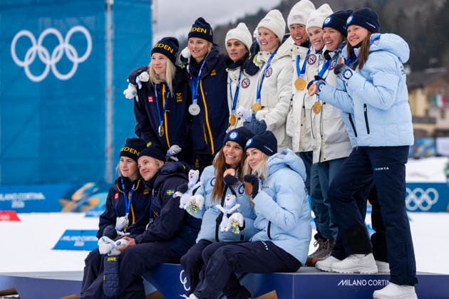 Cross-Country Skiing - Milano Cortina 2026 Winter Olympics: Day 8 Silver medallists Sweden s Jonna Sundling, Sweden s Frida Karlsson, Sweden s Ebba Andersson and Sweden s Linn Svahn, gold medallists Norway s Heidi Weng, Norway s Karoline Simpson-Larsen, Norway s Astrid Oeyre Slind and Norway s Kristin Austgulen Fosnaes, and Bronze medallists Finland s Jasmi Joensuu, Finland s Vilma Ryytty, Finland s Kerttu Niskanen and Finland s Johanna Matintalo celebrate on the podium for the cross-country women s 4 x 7,5km relay event of the Milano Cortina 2026 Winter Olympic Games, Olympische Spiele, Olympia, OS at Tesero Cross-Country Skiing Stadium in Lago di Tesero (Val di Fiemme), on February 14, 2026 Tesero Italy  Copyright: xAndrzejxIwanczukx originalFilename:iwanczuk-crosscou260214_nppUs.jpg
