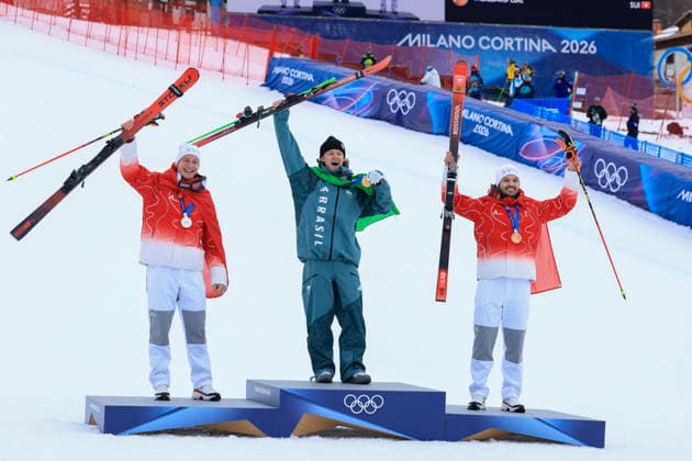 OLYMPICS - Winter Olympic Games, Olympische Spiele, Olympia, OS Milano Cortina 2026 BORMIO,ITALY,14.FEB.26 - OLYMPICS, ALPINE SKIING - Winter Olympic Games Milano Cortina 2026, giant slalom, men, medal ceremony. Image shows the rejoicing of Marco Odermatt (SUI), Lucas Pinheiro Braathen (BRA) and Loic Meillard (SUI). Keywords: medal .  GEPAxpictures xWolfgangxGrebien