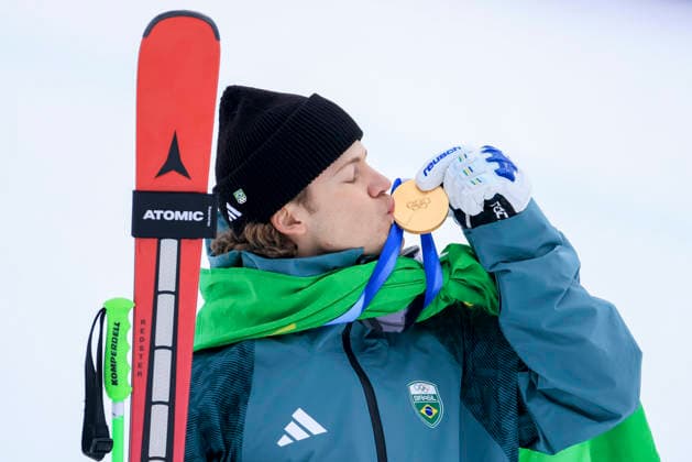 OLYMPICS - Winter Olympic Games, Olympische Spiele, Olympia, OS Milano Cortina 2026 BORMIO,ITALY,14.FEB.26 - OLYMPICS, ALPINE SKIING - Winter Olympic Games Milano Cortina 2026, giant slalom, men, medal ceremony. Image shows the rejoicing of Lucas Pinheiro Braathen (BRA).  GEPAxpictures xWolfgangxGrebien