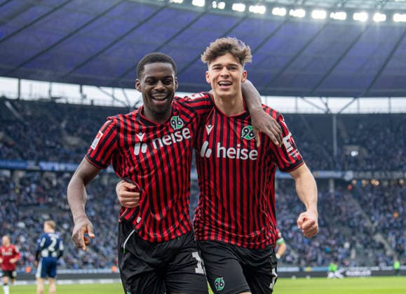 Fußball, Noah Weißhaupt wechselt zum SV Darmstadt, Archivbilder Fussball, Herren, Saison 2025 2026, 2. Bundesliga (22. Spieltag), Hertha BSC - Hannover 96, v.l. Noel Aseko (Hannover), Noah Weißhaupt (Hannover), Jubel nach Tor zum 1:3, 14.02. 2026, *** Soccer, Men, Season 2025 2026, 2 Bundesliga 22 Matchday , Hertha BSC Hannover 96, v l Noel Aseko Hannover , Noah Weißhaupt Hannover , Cheering after goal to 1 3, 14 02 2026, Copyright: xSebastianxRäppold MatthiasxKochx