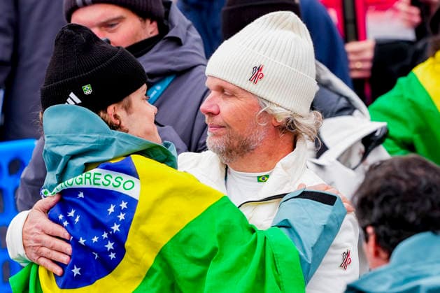 Winter Olympics in Milan Cortina 2026 Bormio, Italy 20260214. Lucas Pinheiro Braathen from Brazil with his father Bjorn Braathen after the men s alpine giant slalom during the Winter Olympics in Milano Cortina 2026. Photo: Cornelius Poppe NTB Bormio Italy EDITORIAL USE ONLY. RESTRICTED USE FOR BETTING COMPANIES Ref:_SPOPoAk4s4-mLw.jpg *** Winter Olympics in Milan Cortina 2026 Bormio, Italy 20260214 Lucas Pinheiro Braathen from Brazil with his father Bjorn Braathen after the men s alpine giant slalom during the Winter Olympics in Milano Cortina 2026 Photo Cornelius Poppe NTB Bormio Italy EDITORIAL USE ONLY RESTRICTED USE FOR BETTING COMPANIES  Copyright: xCorneliusxPoppex xNTBx