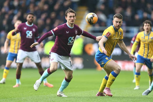 Hjalmar Ekdal of Burnley and Rhys Oates of Mansfield Town Burnley v Mansfield Town, Emirates FA Cup, Fourth Round, Football, Turf Moor, Burnley, UK - 14 Feb 2026Burnley Turf Moor United Kingdom EDITORIAL USE ONLY No use with unauthorised audio, video, data, fixture lists, club league logos or live services. Online in-match use limited to 120 images, no video emulation. No use in betting, games or single club league player publications. Copyright: xPhilxOldham Shutterstockx 16608267m