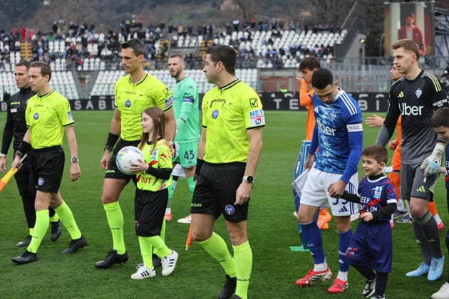 Como™s enter to the field during the Serie A soccer match between Como and Fiorentina at the Giuseppe Sinigaglia stadium in Como, north Italy - February 14, 2026 - Soccer.  Copyright: xAntonioxSaia LaPressex