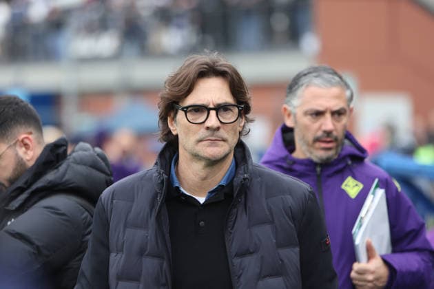 Fiorentina™s head coach Paolo Vanoli during the Serie A soccer match between Como and Fiorentina at the Giuseppe Sinigaglia stadium in Como, north Italy - February 14, 2026 - Soccer.  Copyright: xAntonioxSaia LaPressex