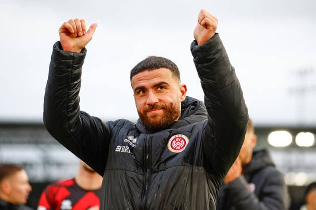 14.02.2026, xavx, Fussball 3.Liga, SV Wehen Wiesbaden - MSV Duisburg v.l. Fatih Kaya (SV Wehen Wiesbaden) jubeln jubelt nach Spielende. (DFL DFB REGULATIONS PROHIBIT ANY USE OF PHOTOGRAPHS as IMAGE SEQUENCES and or QUASI-VIDEO) Wiesbaden