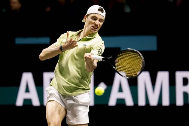 ROTTERDAM - Ugo Humbert (France) in action against Alex de Minaur (Australia) during the quarterfinals on the fifth day of the ABN AMRO tennis tournament in Ahoy Rotterdam. BAS CZERWINSKI ANP xVIxANPxSportx xxANPxIVx 550677976 originalFilename: 550677976.jpg