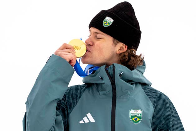 Winter Olympics Milan Corina 2026 Olympics 2026 Bormio, Italy 20260214. Lucas Pinheiro Braathen from Brazil kisses the gold medal after winning Olympic Gold in the men s alpine giant slalom during the Winter Olympics in Milan Cortina 2026. Photo: Cornelius Poppe NTB Bormio Italy EDITORIAL USE ONLY. RESTRICTED USE FOR BETTING COMPANIES Ref:_SPOq-QRhFClhuM.jpg *** Winter Olympics Milan Corina 2026 Olympics 2026 Bormio, Italy 20260214 Lucas Pinheiro Braathen from Brazil kisses the gold medal after winning Olympic Gold in the men s alpine giant slalom during the Winter Olympics in Milan Cortina 2026 Photo Cornelius Poppe NTB Bormio Italy EDITORIAL USE ONLY RESTRICTED USE FOR BETTING COMPANIES  Copyright: xCorneliusxPoppex xNTBx