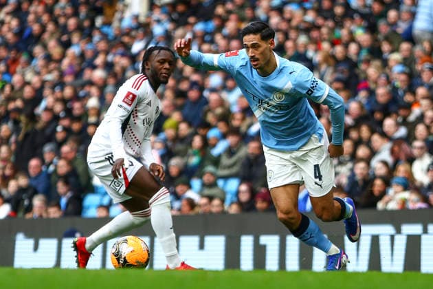 Manchester City v Salford City, Emirates FA Cup Tijjani Reijnders of Manchester City battles with Rosaire Longelo of Salford City during the Manchester City v Salford City Emirates FA Cup 4th Round match at the Etihad Stadium, Manchester, England on 14 February 2026 Credit: Luke Williams Every Second Media Editorial use only. All images are copyright Every Second Media Limited. No images may be reproduced without prior permission. All rights reserved. Premier League and Football League images are subject to licensing agreements with Football DataCo Limited. see https: www.football-dataco.com Copyright: xIMAGO EveryxSecondxMediax ESM-1801-0017 LukexWilliamsx xEveryxSecondxMediax