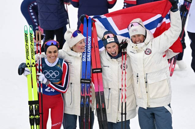 (260214) -- TESERO, Feb. 14, 2026 -- Athletes of Norway celebrate after the cross-country skiing women s 4x7.5km relay match at the Milan-Cortina 2026 Olympic Winter games, Winterspiele,Spiele, Summer games in Tesero, Italy, Feb. 14, 2026. ) (MICO2026)ITALY-TESERO-OLYMPIC WINTER GAMES-CROSS-COUNTRY SKIING-WOMEN S 4x7.5KM RELAY HexCanling 