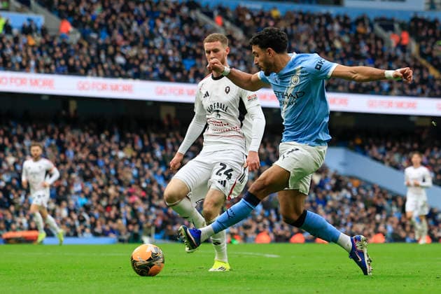 Manchester City v Salford City, FA Cup Omar Marmoush (7) of Manchester City crosses the ball during the FA Cup match between Manchester City and Salford City at the Etihad Stadium, Manchester, UK on 14 February 2026. Manchester Etihad Stadium Manchester UK Editorial use only DataCo restrictions apply See www.football-dataco.com , Copyright: xConorxMolloyx PSI-23752-0028