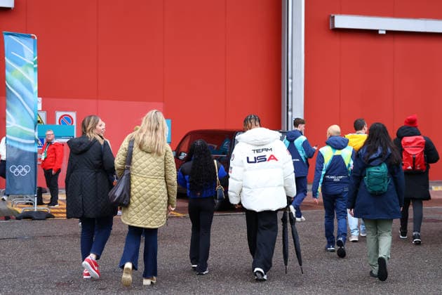 February 14, 2026, Rho, Lombardy, Italy: US legendary gymnast SIMONE BILES and her husband JONATHAN OWENS walk towards the Milano Speed skating, Eisschnelllauf arena to attend the Men s 500m of the Speed Skating at the Milano Cortina 2026 Winter Olympic Games, Olympische Spiele, Olympia, OS Olympics 2026: Milano Cortina: Speed Skating  - ZUMAc179 20260214_oly_c179_007 Copyright: xMickaelxChavetx