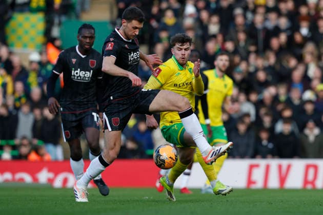 Norwich City v West Bromwich Albion Emirates FA Cup Krystian Bielik of West Bromwich Albion and Mathias Kvistgaarden of Norwich in action during the Emirates FA Cup Fourth Round match at Carrow Road, Norwich 14 02 2026 Commissioned for use in Newsquest Norfolk titles only. All other titles fees apply. UK Newspapers OUT Copyright: xPaulxChestertonx FIL-22967-0093