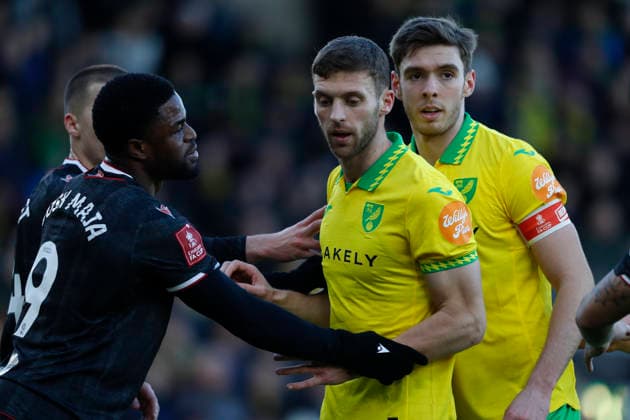 Norwich City v West Bromwich Albion Emirates FA Cup Josh Maja of West Bromwich Albion, Sam Field of Norwich and Ruairi McConville of Norwich await a corner during the Emirates FA Cup Fourth Round match at Carrow Road, Norwich 14 02 2026 Commissioned for use in Newsquest Norfolk titles only. All other titles fees apply. UK Newspapers OUT Copyright: xPaulxChestertonx FIL-22967-0102