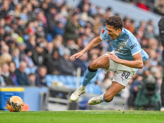 Manchester City v Salford City Emirates FA Cup Max Alleyne of Manchester City is fouled during the Emirates FA Cup Fourth Round match at the Etihad Stadium, Manchester 14 02 2026 UK Newspapers OUT Copyright: xKarlxVallantinex FIL-22981-0025