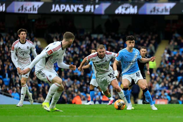Manchester City v Salford City, FA Cup Phil Foden (47) of Manchester City passes the ball during the FA Cup match between Manchester City and Salford City at the Etihad Stadium, Manchester, UK on 14 February 2026. Manchester Etihad Stadium Manchester UK Editorial use only DataCo restrictions apply See www.football-dataco.com , Copyright: xConorxMolloyx PSI-23752-0034