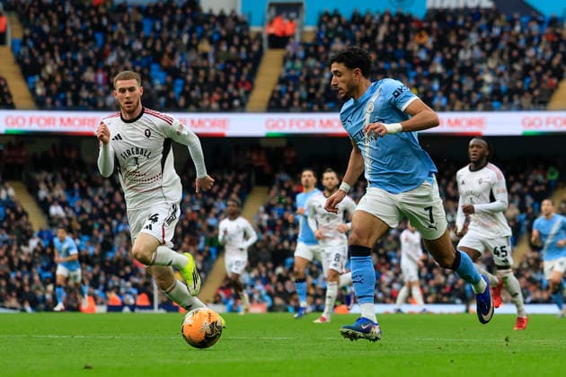 Manchester City v Salford City, FA Cup Omar Marmoush (7) of Manchester City runs with the ball chased by Alfie Dorrington (24) of Salford City during the FA Cup match between Manchester City and Salford City at the Etihad Stadium, Manchester, UK on 14 February 2026. Manchester Etihad Stadium Manchester UK Editorial use only DataCo restrictions apply See www.football-dataco.com , Copyright: xConorxMolloyx PSI-23752-0030