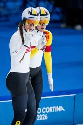 Belgian speed skater Sandrine Tas, Belgian speed skater Isabelle van Elst and Belgian speed skater Fran Vanhoutte pictured before the quarterfinals of the Women s Team Pursuit Speed skating, Eisschnelllauf at the Milano Cortina 2026 Olympic Winter games, Winterspiele,Spiele, Summer games on Saturday 14 February 2026 in Milan, Italy. The XXV Winter Olympics take place from 6 to 22 February 2026 in Italy. JASPERxJACOBS  x163409543x