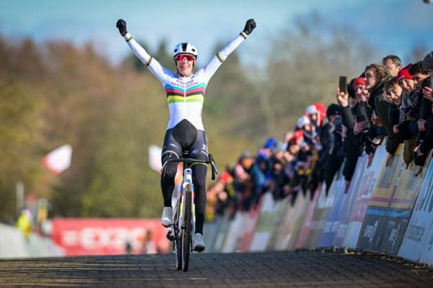 Dutch Lucinda Brand celebrates as she crosses the finish line to win the elite women race of the Waaslandcross cyclocross cycling event, Saturday 14 February 2026 in Sint-Niklaas, the seventh and last race of the Exact Cross competition. DAVIDxPINTENS  x163409885x