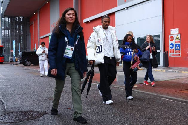 February 14, 2026, Rho, Lombardy, Italy: US legendary gymnast SIMONE BILES and her husband JONATHAN OWENS walk towards the Milano Speed skating, Eisschnelllauf arena to attend the Men s 500m of the Speed Skating at the Milano Cortina 2026 Winter Olympic Games, Olympische Spiele, Olympia, OS Rho Italy - ZUMAc179 20260214_oly_c179_003 Copyright: xMickaelxChavetx