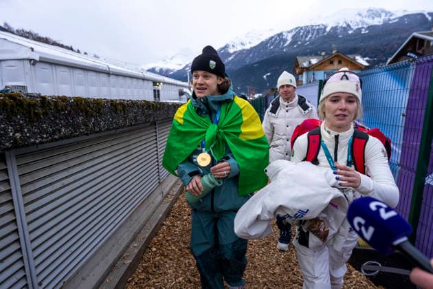 Winter Olympics Milan Corina 2026 Olympics 2026 Bormio, Italy 20260214. Lucas Pinheiro Braathen from Brazil on his way with his support team to win Olympic Gold in the men s alpine giant slalom during the Winter Olympics in Milan Cortina 2026. Photo: Cornelius Poppe NTB Bormio Italy EDITORIAL USE ONLY. RESTRICTED USE FOR BETTING COMPANIES Ref:_SPOvA9BFDyEWE0.jpg *** Winter Olympics Milan Corina 2026 Olympics 2026 Bormio, Italy 20260214 Lucas Pinheiro Braathen from Brazil on his way with his support team to win Olympic Gold in the men s alpine giant slalom during the Winter Olympics in Milan Cortina 2026 Photo Cornelius Poppe NTB Bormio Italy EDITORIAL USE ONLY RESTRICTED USE FOR BETTING COMPANIES  Copyright: xCorneliusxPoppex xNTBx