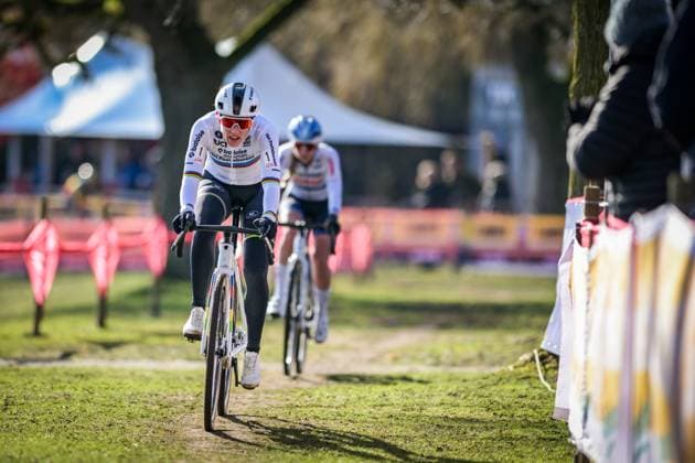 Dutch Lucinda Brand and Dutch Inge van der Heijden pictured in action during the elite women race of the Waaslandcross cyclocross cycling event, Saturday 14 February 2026 in Sint-Niklaas, the seventh and last race of the Exact Cross competition. DAVIDxPINTENS  x163411448x