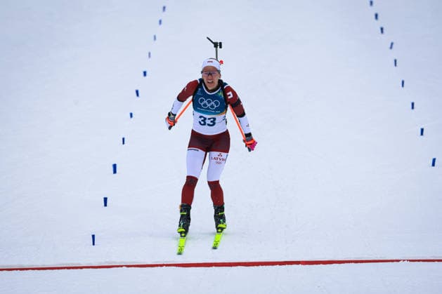 Antholz, Italien 14. Februar 2026: Biathlon Sprint Frauen 7,5 km - Olympia 2026 Im Bild: Baiba Bendika (LAT) im Zielbereich. Anterselva Biathlon Arena *** Antholz, Italy 14 February 2026 Biathlon Sprint Women 7.5 km Olympia 2026 In the picture Baiba Bendika LAT in the finish area Anterselva Biathlon Arena Copyright: xFotostandx xHettichx