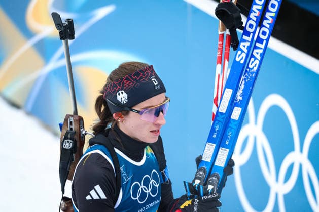 Antholz, Italien 14. Februar 2026: Biathlon Sprint Frauen 7,5 km - Olympia 2026 Im Bild: Vanessa Voigt (GER) im Zielbereich. Anterselva Biathlon Arena *** Antholz, Italy 14 February 2026 Biathlon Sprint Women 7.5 km Olympia 2026 In the picture Vanessa Voigt GER in the finish area Anterselva Biathlon Arena Copyright: xFotostandx xHettichx