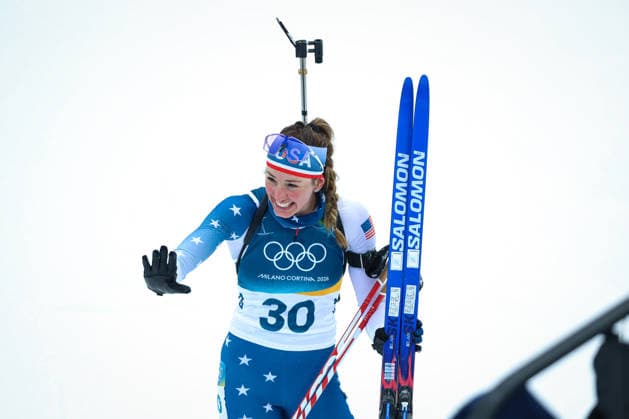 Antholz, Italien 14. Februar 2026: Biathlon Sprint Frauen 7,5 km - Olympia 2026 Im Bild: Deedra Irwin (USA) lächelnd im Zielbereich. Anterselva Biathlon Arena *** Antholz, Italy February 14, 2026 Biathlon Sprint Women 7.5 km Olympia 2026 In the picture Deedra Irwin USA smiling in the finish area Anterselva Biathlon Arena Copyright: xFotostandx xHettichx