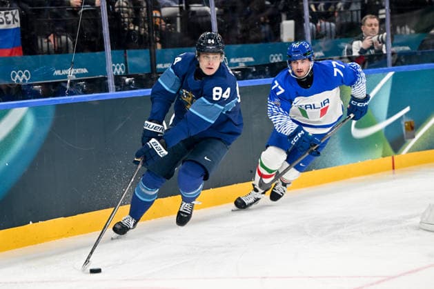 14 02 2026, Milano, Santa Giulia Ice hockey, Eishockey Arena, Winter Olympics: Finland - Italy (Ice Hockey), Kaapo Kakko of Finland against Gregory Di Tomaso Milano Santa Giulia Ice Hockey Arena Lombardy Italy *** 14 02 2026, Milano, Santa Giulia Ice Hockey Arena, Winter Olympics Finland Italy Ice Hockey , Kaapo Kakko of Finland against Gregory Di Tomaso Milano Santa Giulia Ice Hockey Arena Lombardy Italy Copyright: xJustPictures.ch AndreaxBrancax jp-en-AnBr-AB-AAB_868014022026