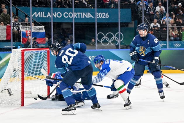 14 02 2026, Milano, Santa Giulia Ice hockey, Eishockey Arena, Winter Olympics: Finland - Italy (Ice Hockey), Sebastian Aho of Finland scores a goal Milano Santa Giulia Ice Hockey Arena Lombardy Italy *** 14 02 2026, Milano, Santa Giulia Ice Hockey Arena, Winter Olympics Finland Italy Ice Hockey , Sebastian Aho of Finland scores a goal Milano Santa Giulia Ice Hockey Arena Lombardy Italy Copyright: xJustPictures.ch AndreaxBrancax jp-en-AnBr-AB-AAB_888214022026