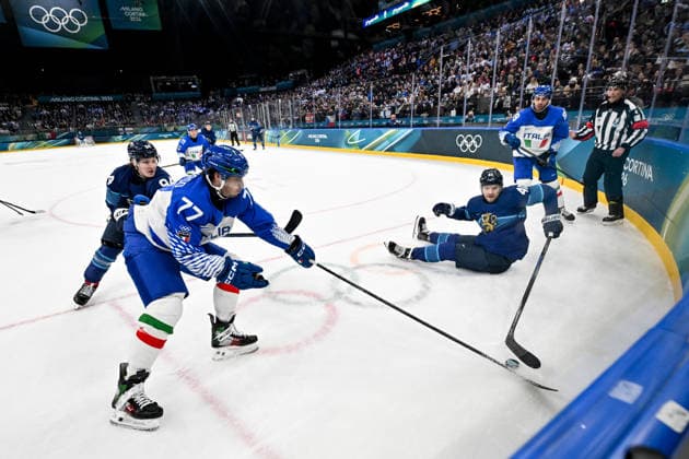 14 02 2026, Milano, Santa Giulia Ice hockey, Eishockey Arena, Winter Olympics: Finland - Italy (Ice Hockey), Gregory Di Tomaso of Italy against Joel Armia of Finland Milano Santa Giulia Ice Hockey Arena Lombardy Italy *** 14 02 2026, Milano, Santa Giulia Ice Hockey Arena, Winter Olympics Finland Italy Ice Hockey , Gregory Di Tomaso of Italy against Joel Armia of Finland Milano Santa Giulia Ice Hockey Arena Lombardy Italy Copyright: xJustPictures.ch AndreaxBrancax jp-en-AnBr-AB-DSC_267414022026