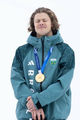 OLYMPICS - Winter Olympic Games, Olympische Spiele, Olympia, OS Milano Cortina 2026 BORMIO,ITALY,14.FEB.26 - OLYMPICS, ALPINE SKIING - Winter Olympic Games Milano Cortina 2026, giant slalom, men, medal ceremony. Image shows Lucas Pinheiro Braathen (BRA). Keywords: medal.  GEPAxpictures xWolfgangxGrebien